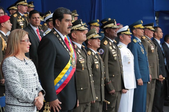 Tổng thống Venezuela Nicolas Maduro và phu nhân Cilia Flores tại thủ đô Caracas, Venezuela trước khi vụ tấn công xảy ra. Ảnh: Reuters.